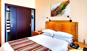 Standard Double Room, 1 Double Bed | 1 bedroom, hypo-allergenic bedding, in-room safe, desk