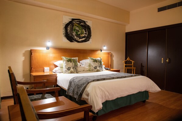 Luxury Suite, 1 Bedroom | 1 bedroom, hypo-allergenic bedding, in-room safe, desk