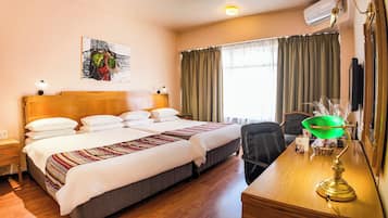 Superior Family Room | 1 bedroom, hypo-allergenic bedding, in-room safe, desk