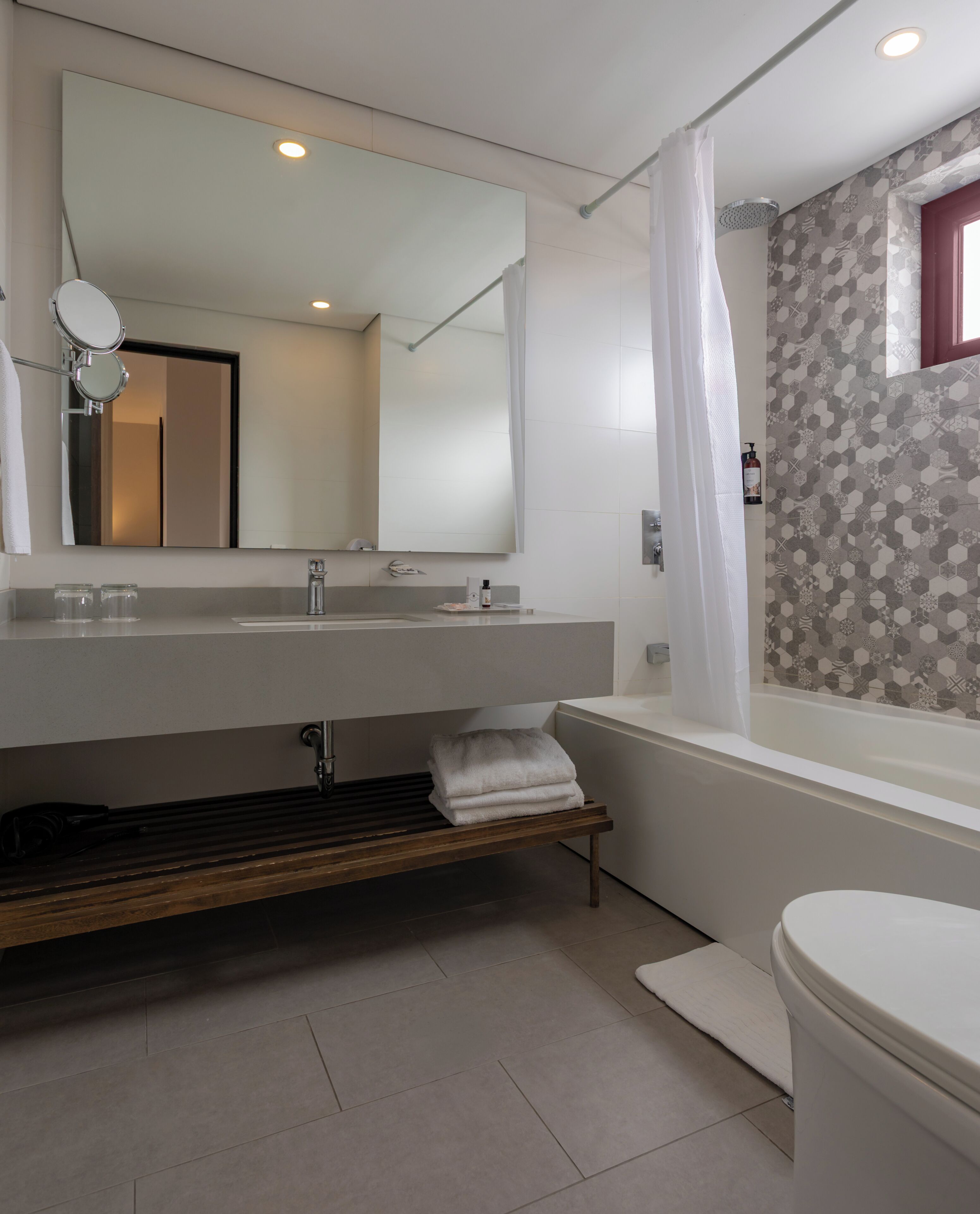 Suite | Baño | Regadera, amenidades de baño gratuitas, secadora de cabello, toallas 