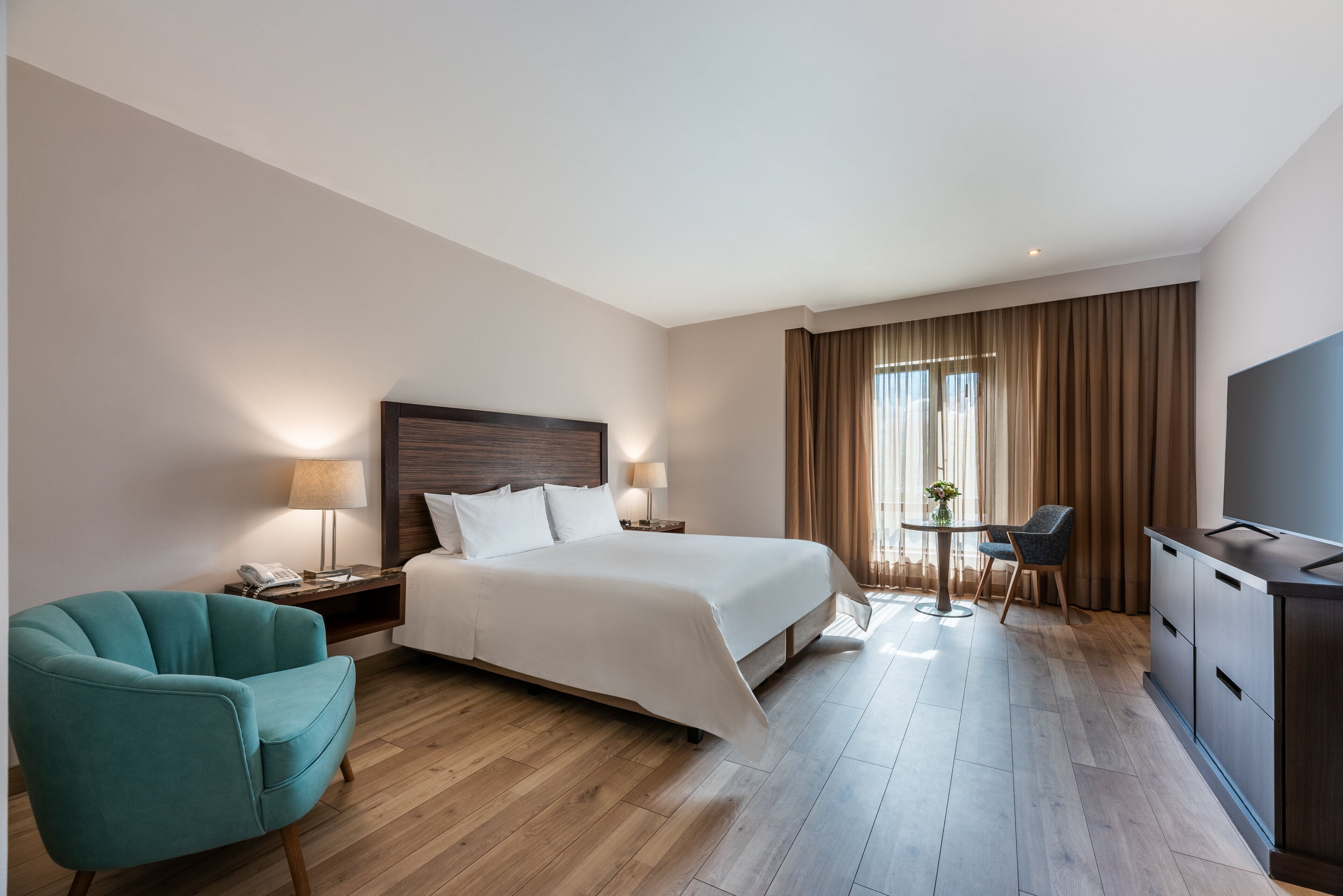 junior suite, 1 king bed with sofa bed | 1 bedroom, in-room safe, desk, blackout curtains