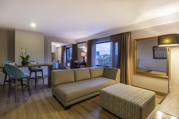 Suite | Living area | 32-inch plasma TV with cable channels, TV