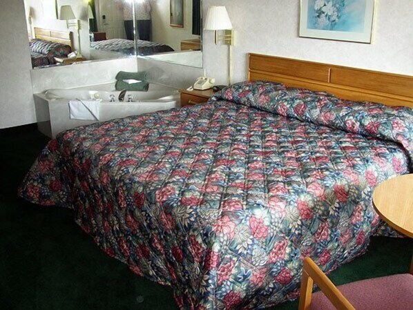 Habitación estándar, 1 cama King size, para no fumadores, hidromasaje | Cortinas blackout, tabla de planchar con plancha, cunas y wifi gratis 