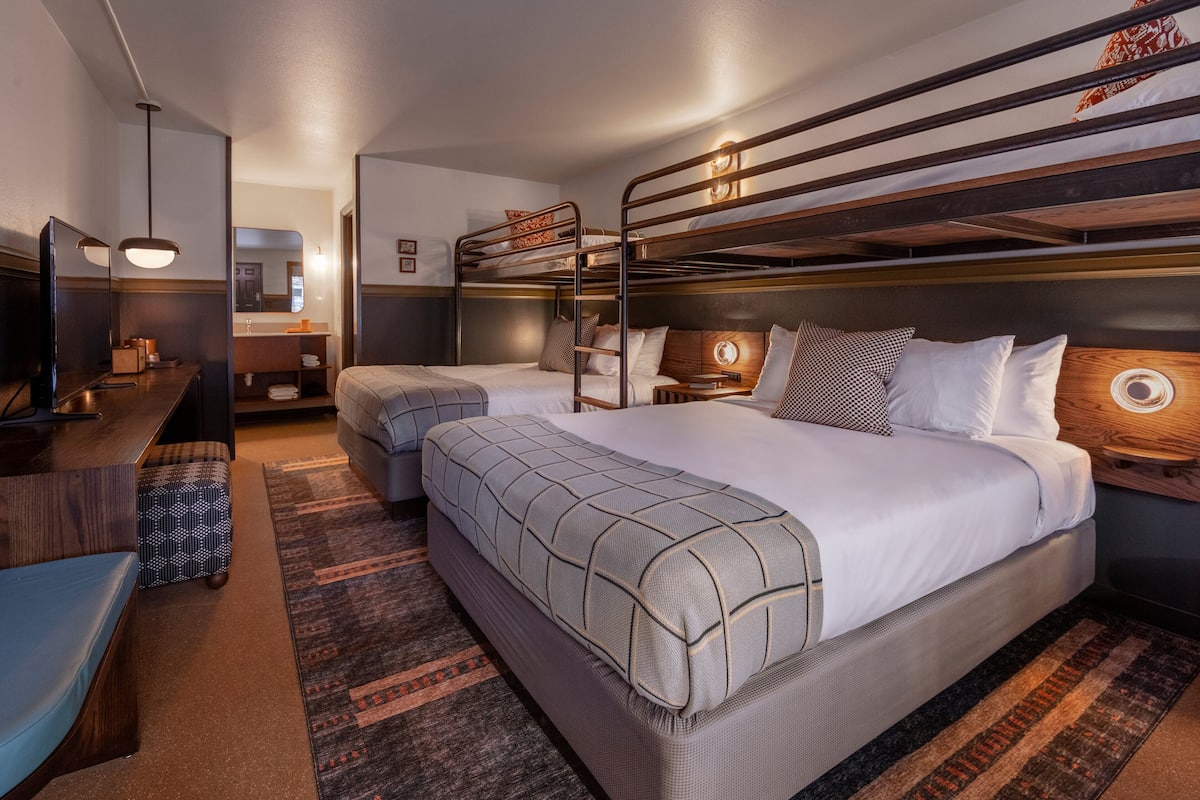 1 Schlafzimmer, hochwertige Bettwaren, laptopgeeigneter Arbeitsplatz