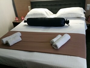 Habitación individual estándar | Ropa de cama de alta calidad y caja de seguridad en la habitación 