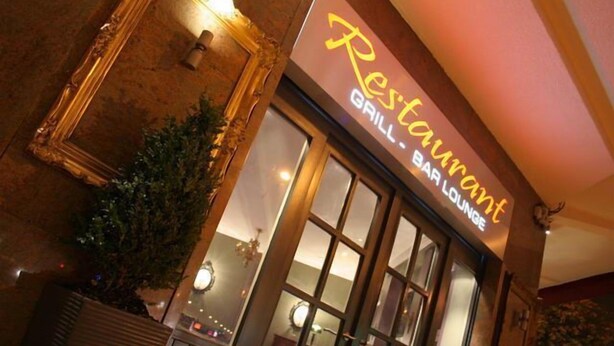 A restaurant with a sign that reads "Restaurant Grill Lounge". - Hôtel Prince De Liège (Brussels)