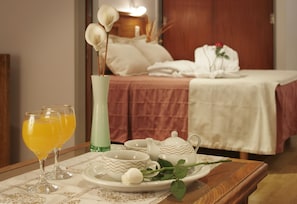 防过敏的被褥、迷你吧、客房内保险箱、办公桌