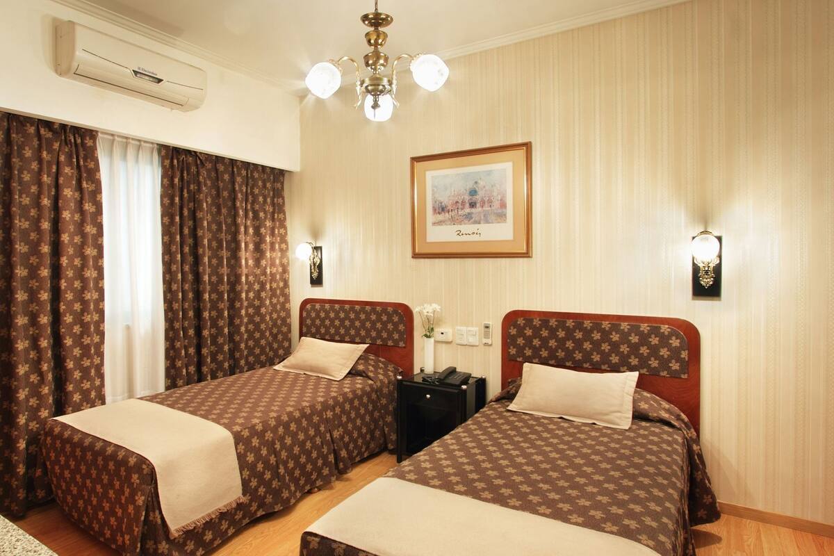 Hypo-allergenic bedding, minibar, in-room safe, desk