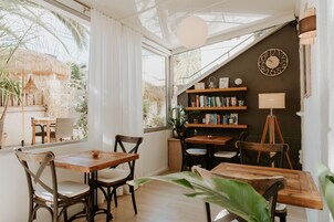 Daily continental breakfast (EUR 12 per person)