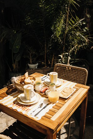 Petit déjeuner continental servi tous les jours en supplément