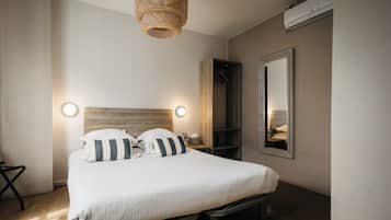 Chambre Double Standard | Minibar, coffres-forts dans les chambres, bureau, rideaux occultants