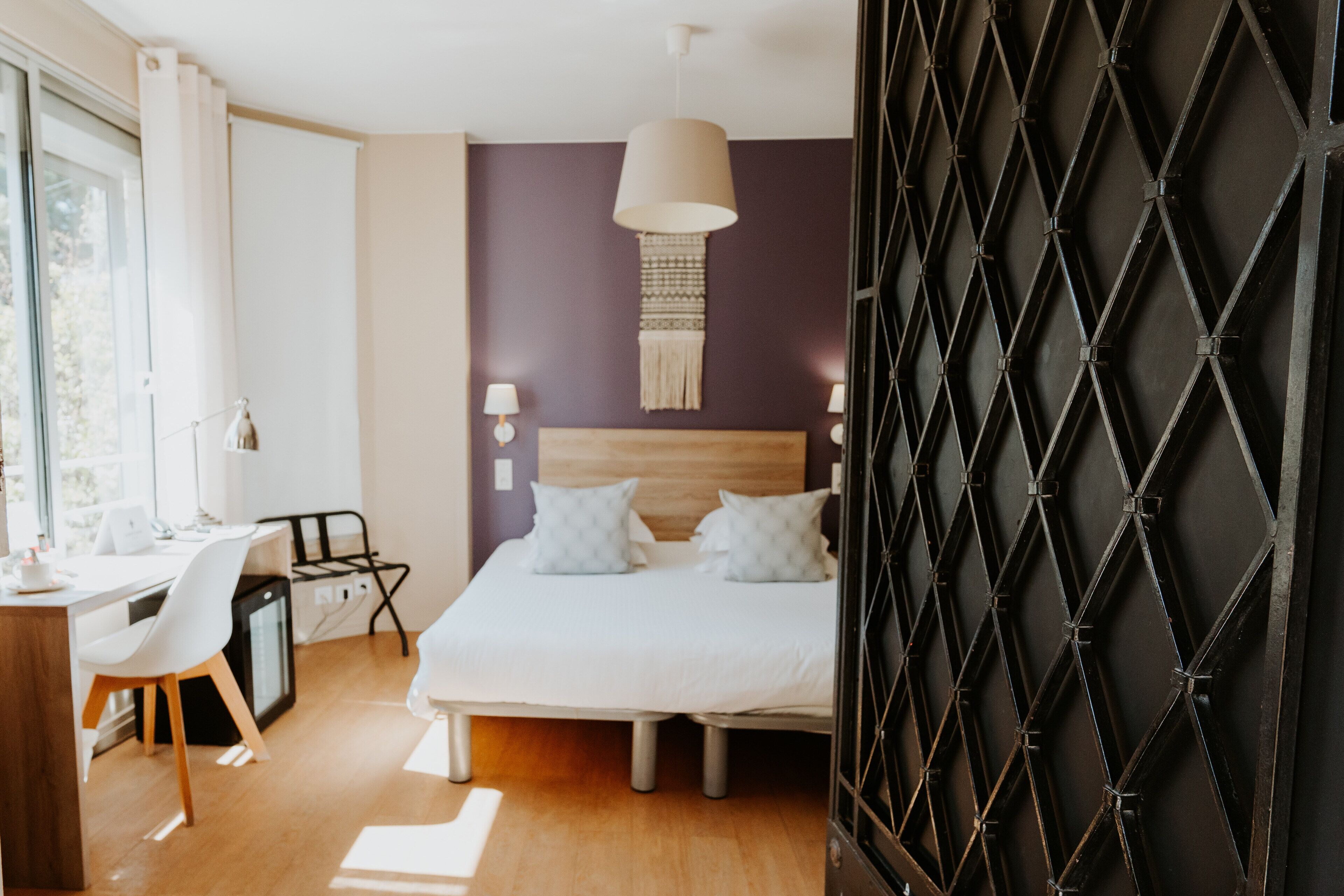 Doppia Standard | Minibar, una cassaforte in camera, una scrivania, tende oscuranti