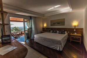 Presidential Suite | Hypo-allergenic bedding, minibar, in-room safe, desk