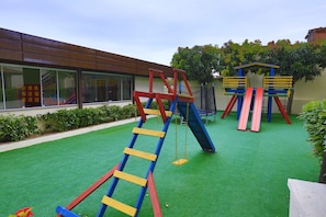 Área de juegos infantiles al aire libre