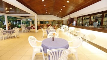 Poolside bar