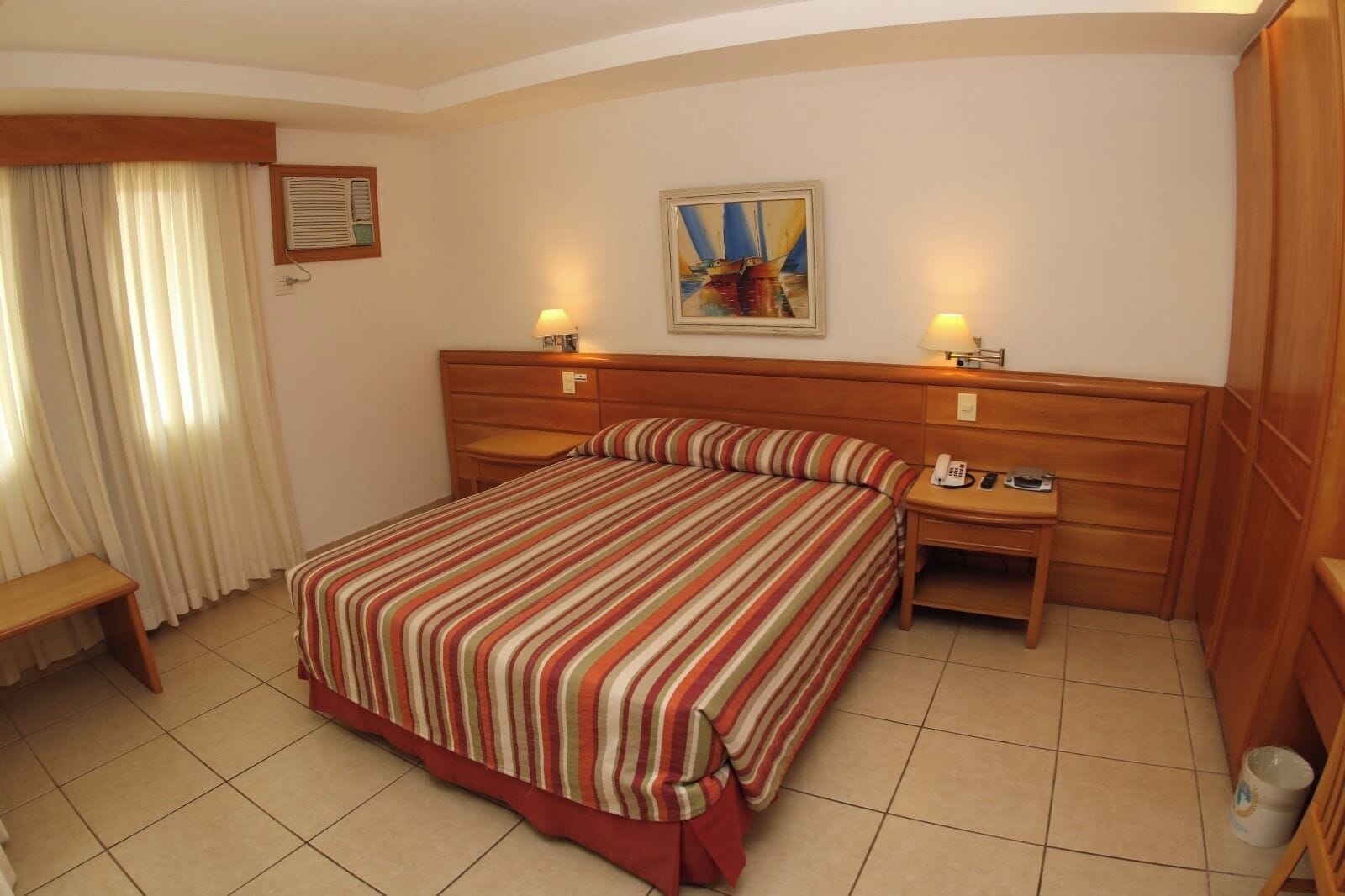 低過敏寢具、迷你吧、客房內保險箱、書桌