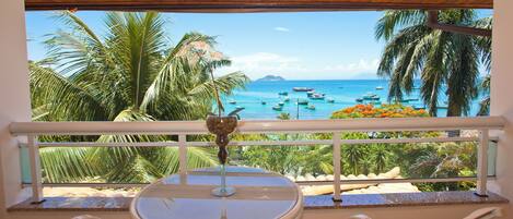 Hypo-allergenic bedding, minibar, in-room safe, desk