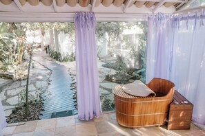 Udendørs behandlingsområde, tyrkisk bad/hammam, hot stone-massage