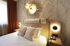 Standard Room, 1 Double Bed | In-room safe, desk, laptop workspace, blackout curtains