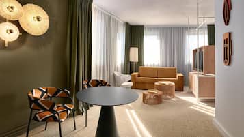 Junior Suite | In-room safe, desk, laptop workspace, blackout drapes