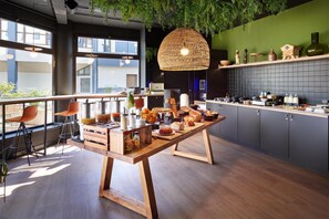 Daily buffet breakfast (EUR 19.00 per person)