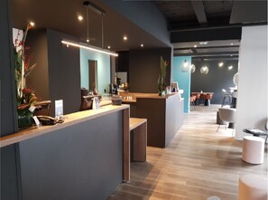 Standard Room, 1 Double Bed | Bar (on property) - Kyriad Clermont-Ferrand Centre (Clermont-Ferrand)