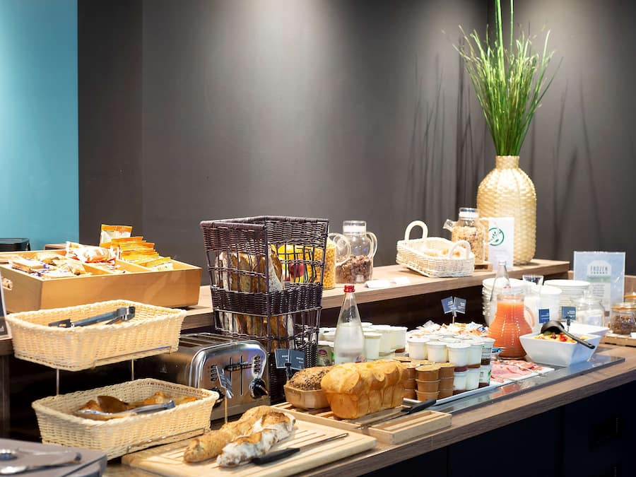 Daily continental breakfast (EUR 14.90 per person)