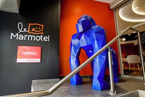 Interior entrance - The Originals Boutique, Hôtel le Marmotel, Clermont-Ferrand (Clermont-Ferrand)