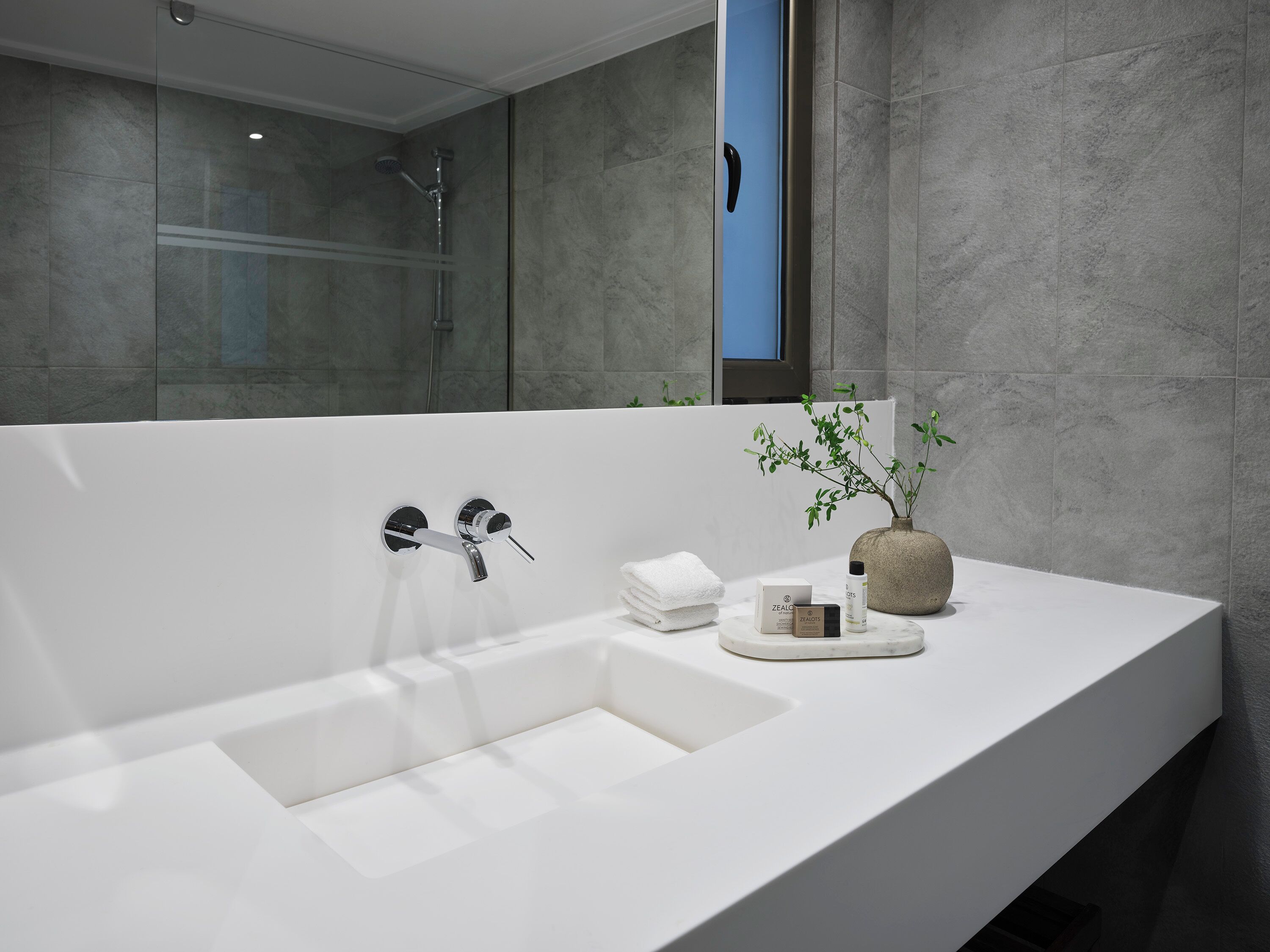 1 bedroom, hypo-allergenic bedding, minibar, in-room safe