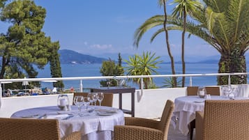 4 restaurants, breakfast, lunch, dinner served; international cuisine