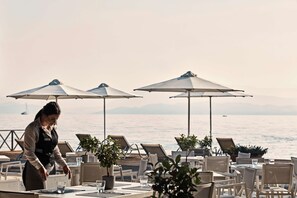 4 restaurants; breakfast, lunch, and dinner served - Kontokali Bay Resort & Spa (Corfu)