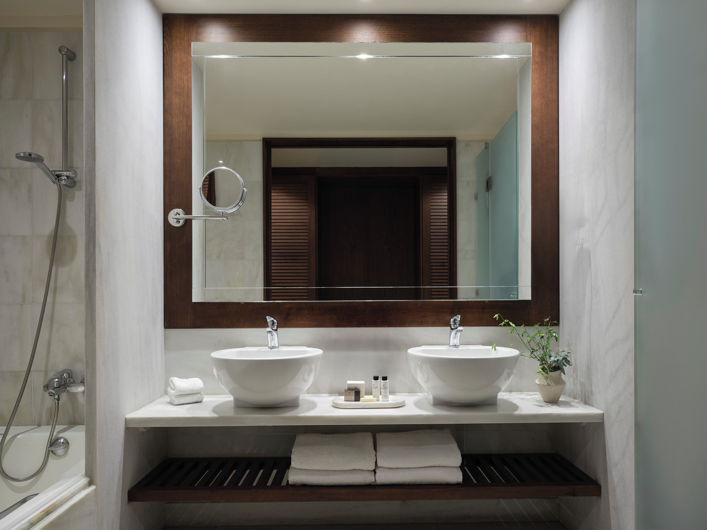 Family Room, Bay View (Main building) | Bathroom | Free toiletries, hair dryer, bathrobes, slippers