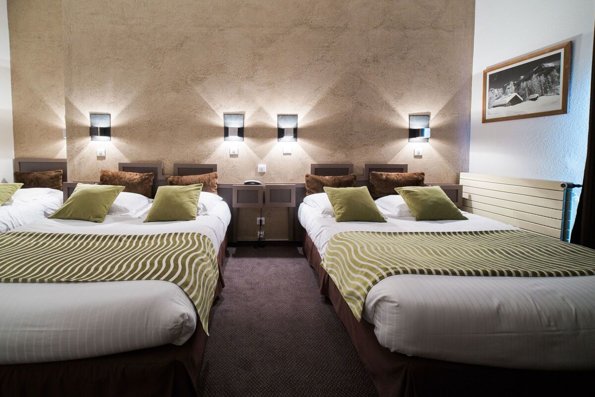 Premium bedding, desk, soundproofing, free cots/infant beds