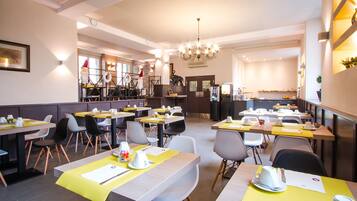 TĂ€gliches FrĂŒhstĂŒcksbuffet (22 EUR pro Person)