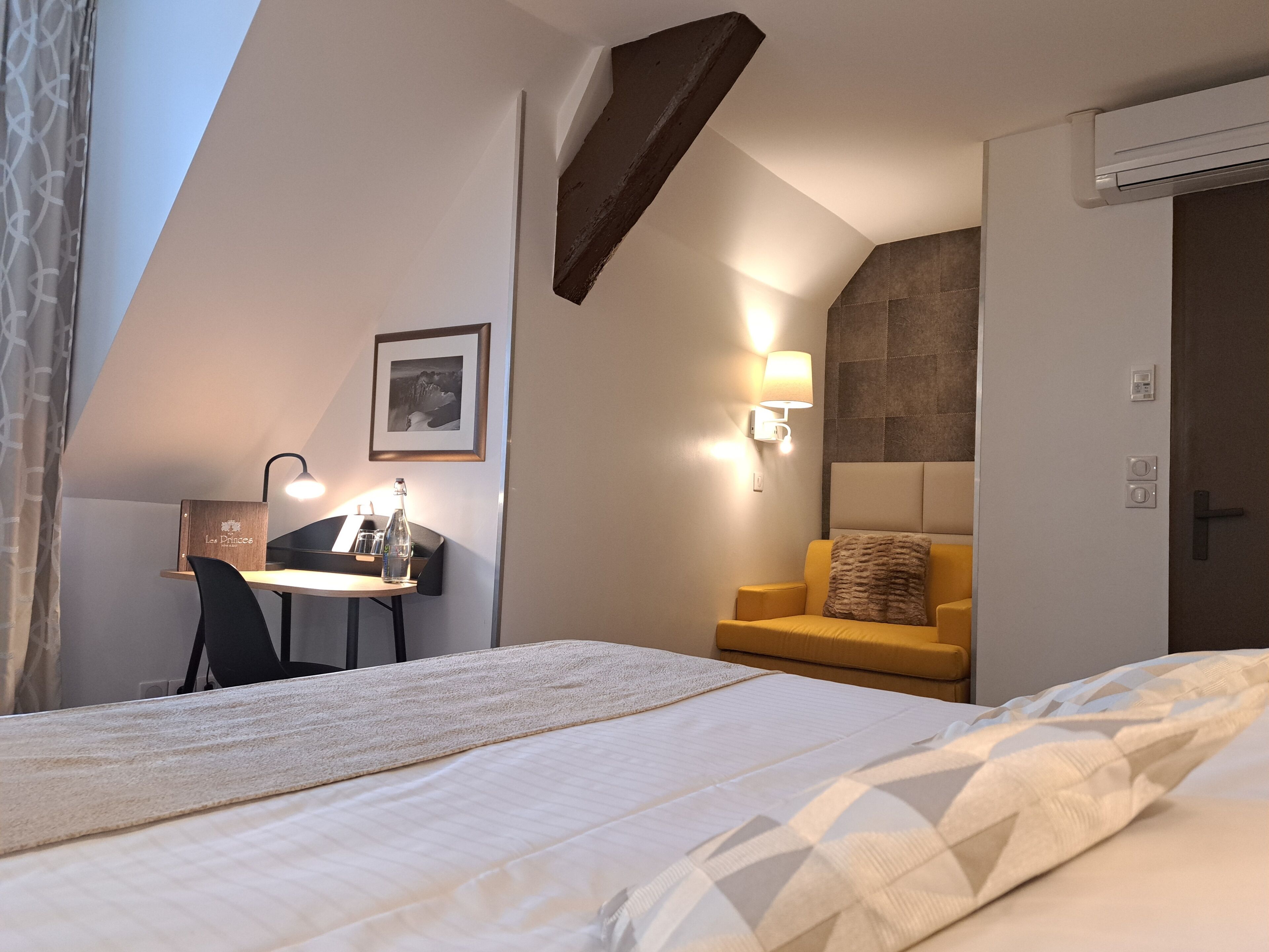 triple room | premium bedding, desk, soundproofing, free cots/infant beds