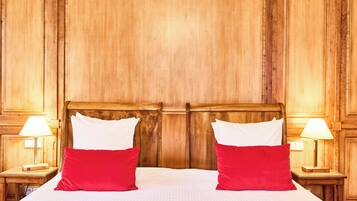 Phòng Suite (for 3) | Bộ đồ giường cao cấp, két bảo mật tại phòng, trang trí khác biệt