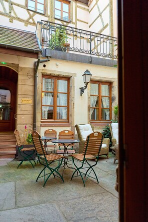 Appartamento, vista cortile | Terrazza/patio