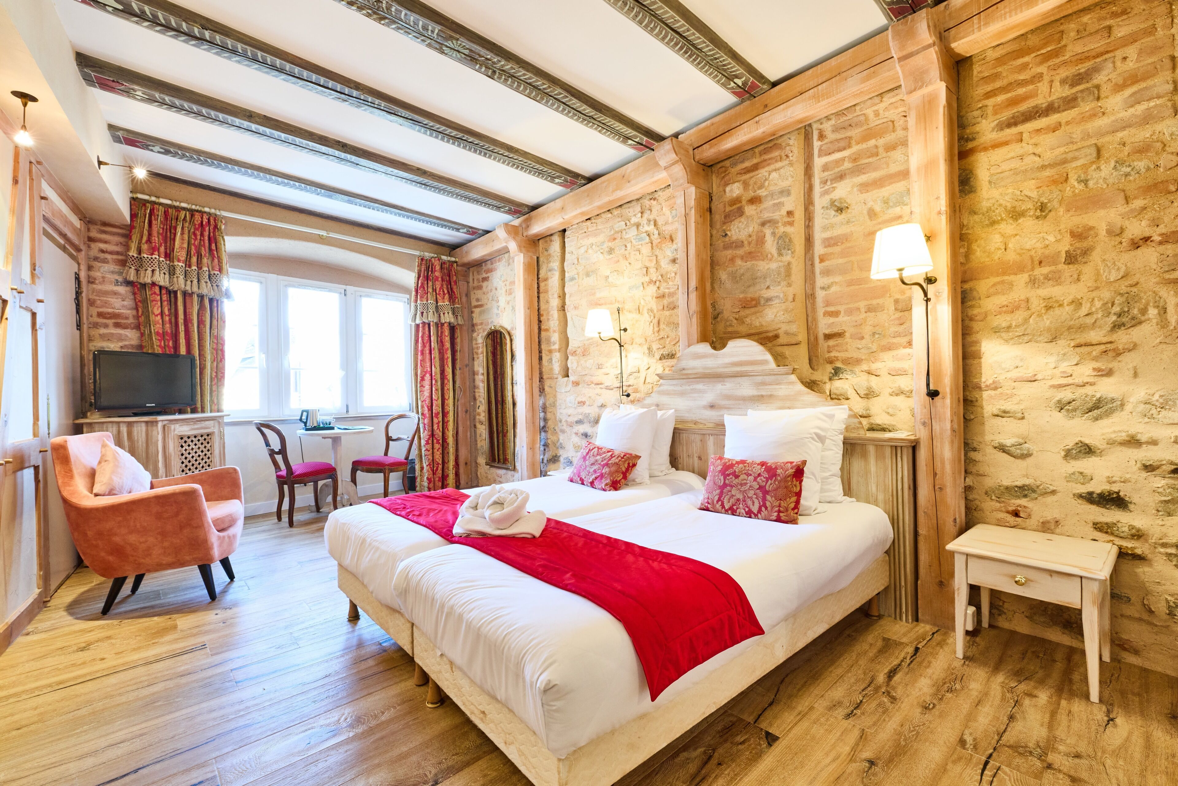 Habitación superior | Ropa de cama de alta calidad, caja fuerte, decoración individual