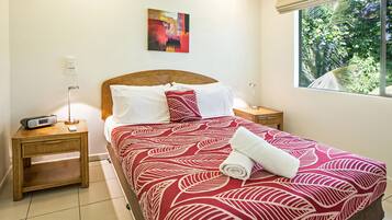 1 Bedroom Oceanfront | 1 slaapkamer, een kluis op de kamer, individueel gedecoreerd