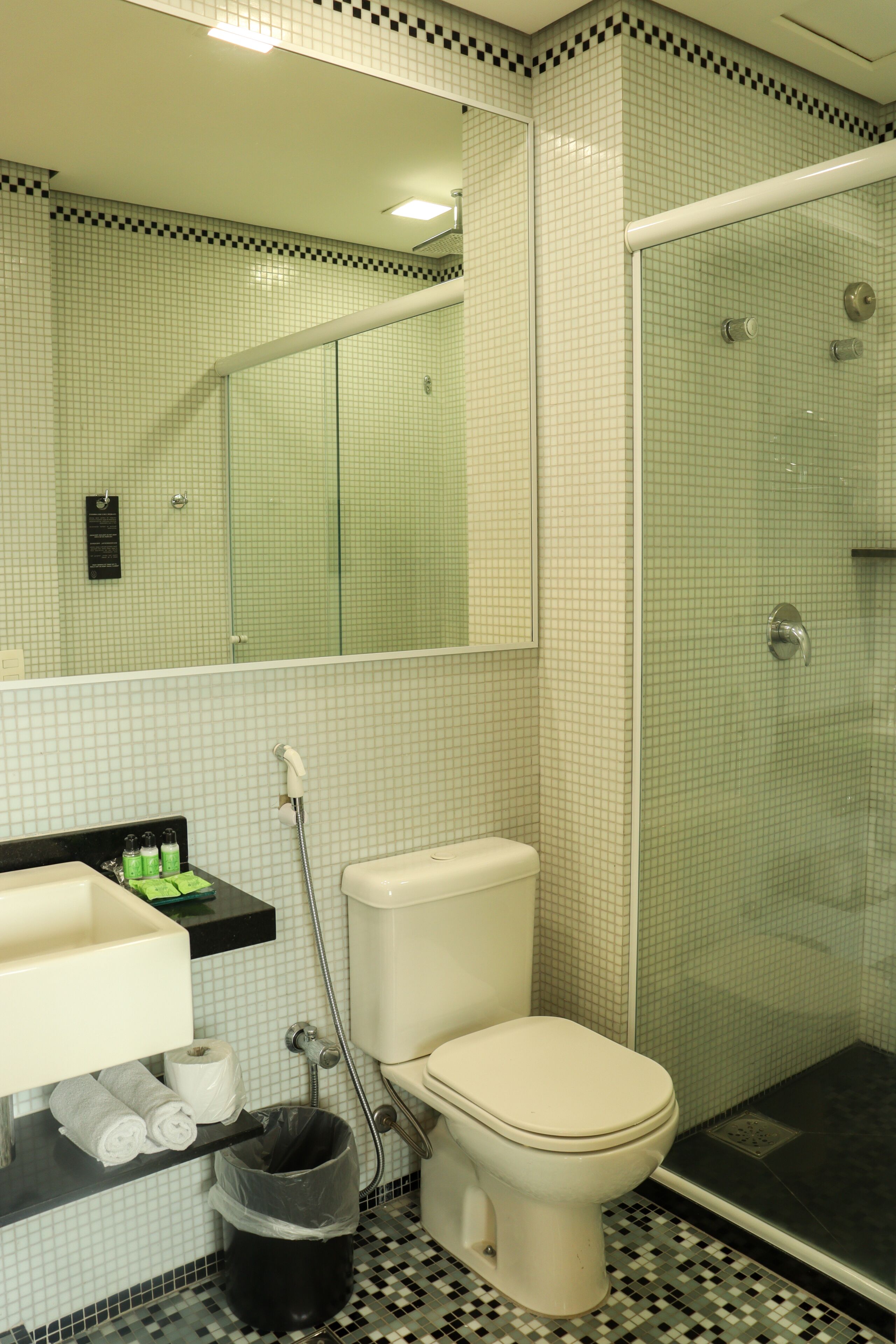 apartamento panoramico | bathroom | free toiletries, hair dryer, towels