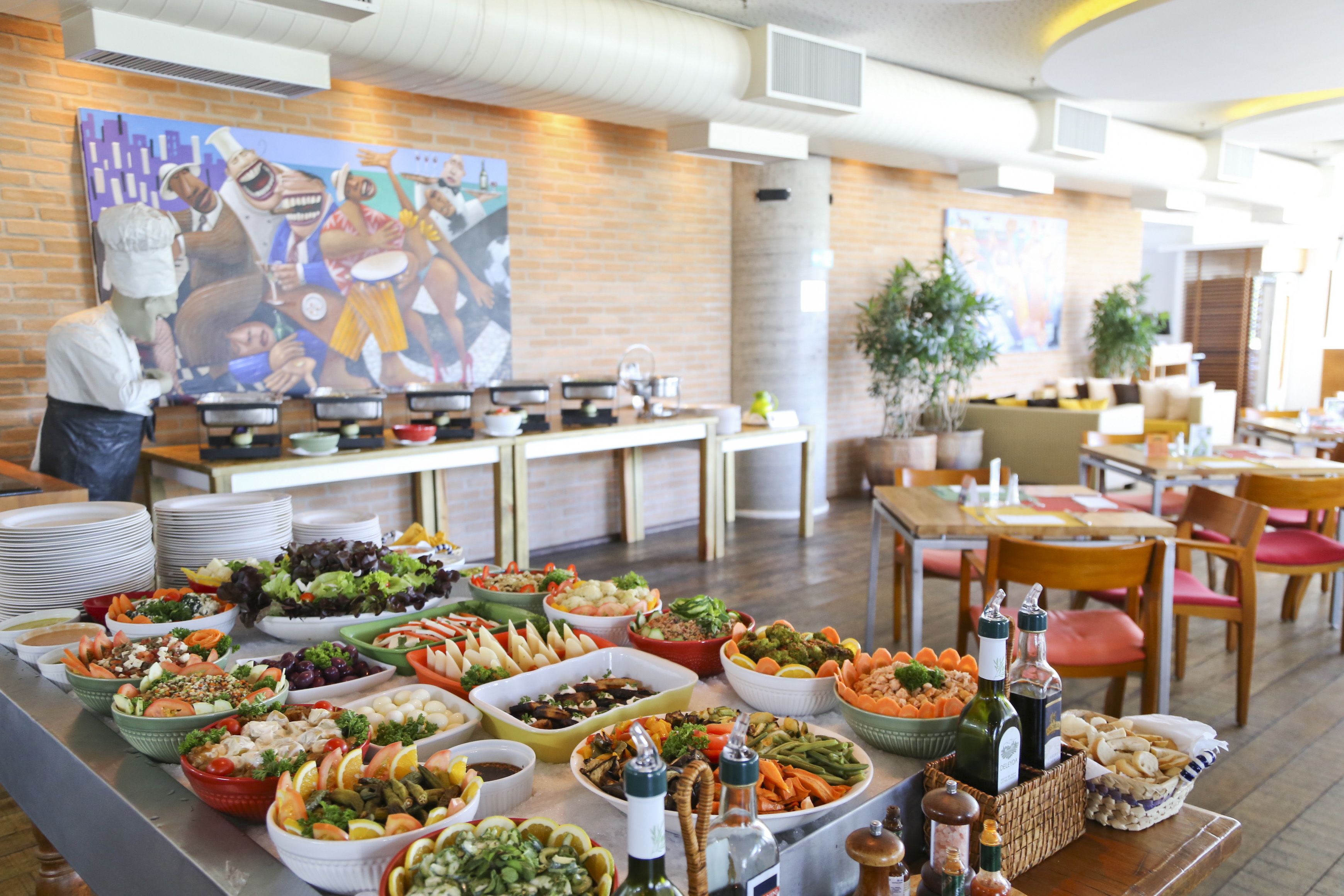 2 間餐廳；供應午餐、晚餐；日本菜