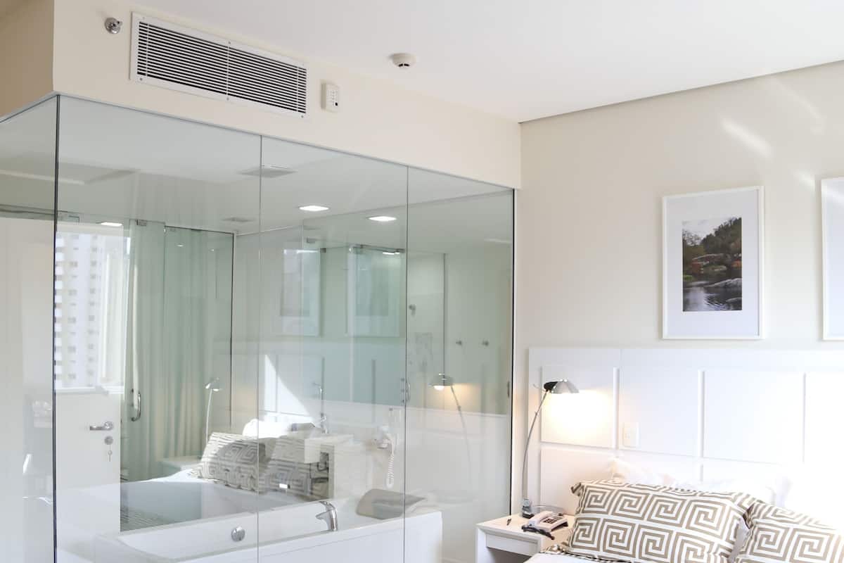 Grand Suite | Bathroom | Free toiletries, hair dryer, towels