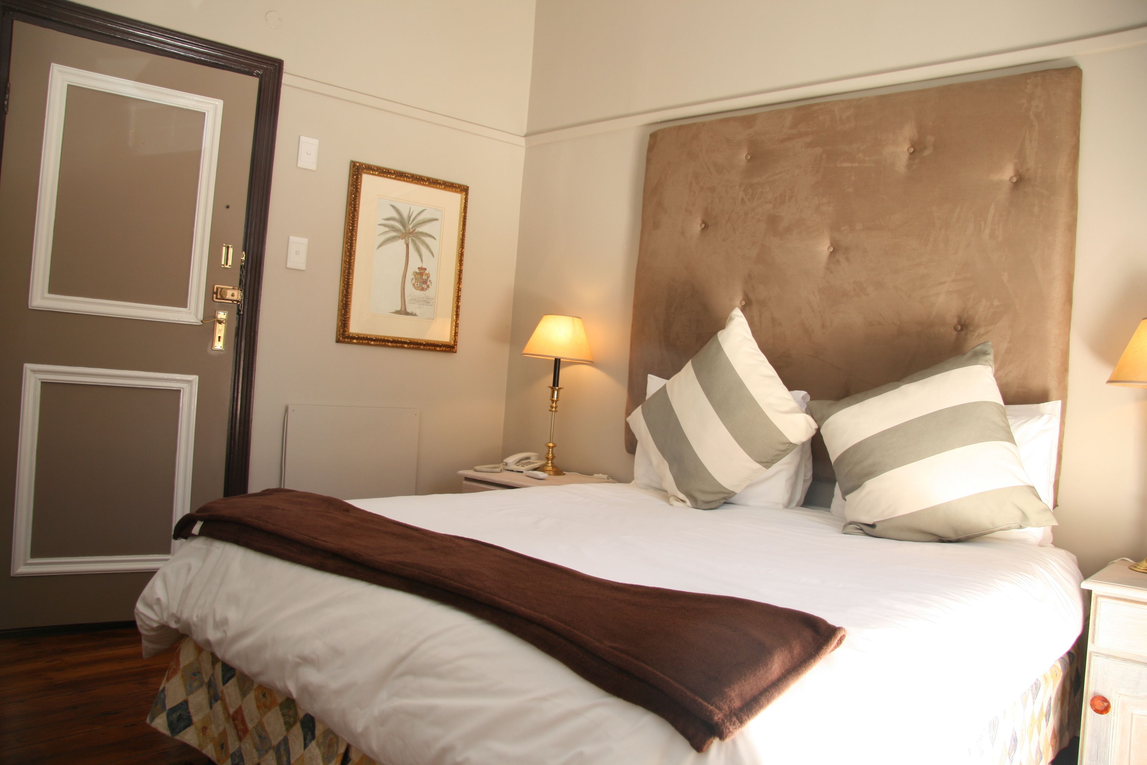 Standard Double Room | In-room safe, desk, iron/ironing board, free WiFi
