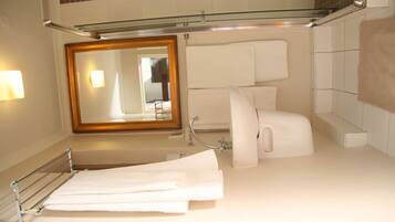 Artículos de tocador gratuitos, secador de pelo, toallas