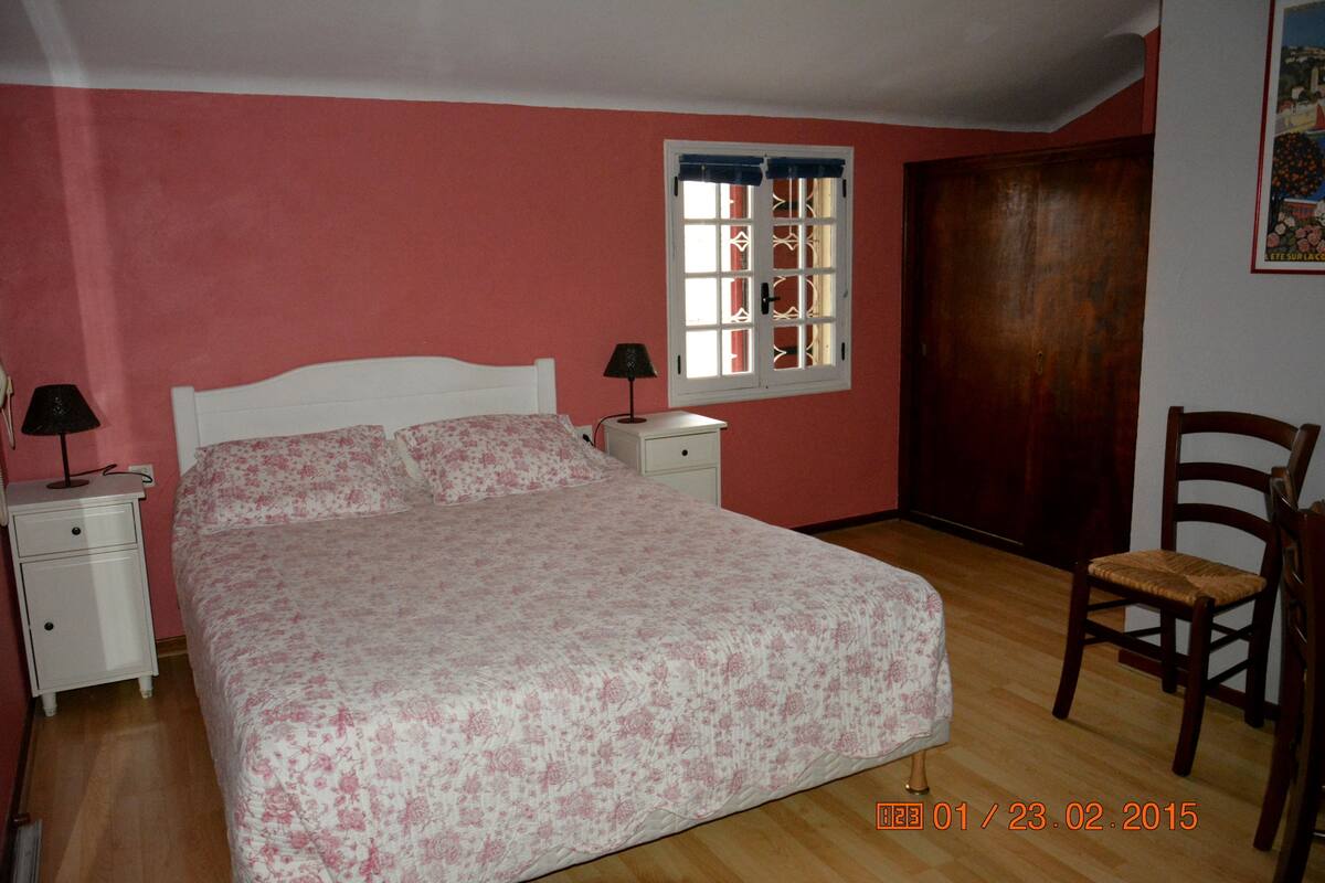 In-room safe, individually decorated, desk, soundproofing