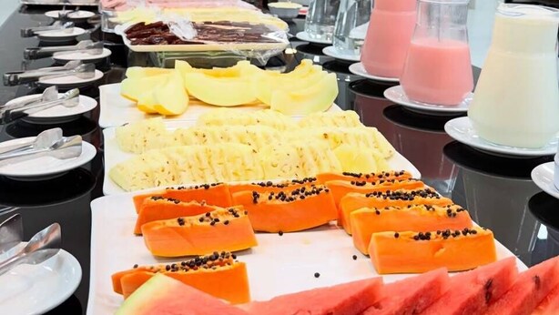 Breakfast, lunch and dinner served  - Hotel Estação Express (Curitiba)