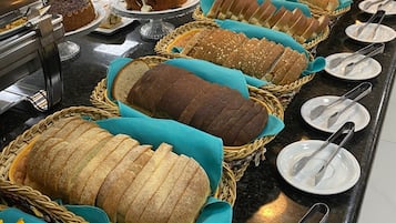 Café da manhã, almoço e jantar