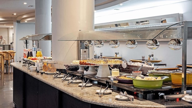 Breakfast and lunch served  - Rede Andrade Braz (Curitiba)