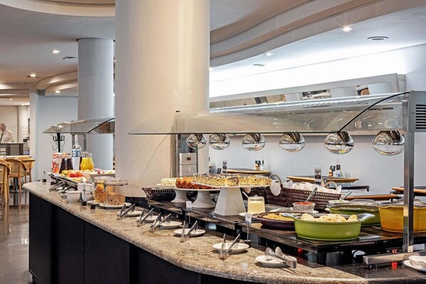 Café da manhã e almoço, culinária internacional