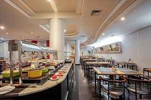 Breakfast and lunch served  - Rede Andrade Braz (Curitiba)